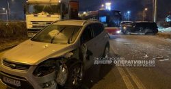 Трое пострадавших: в Днепре столкнулись два внедорожника (Фото) - рис. 1