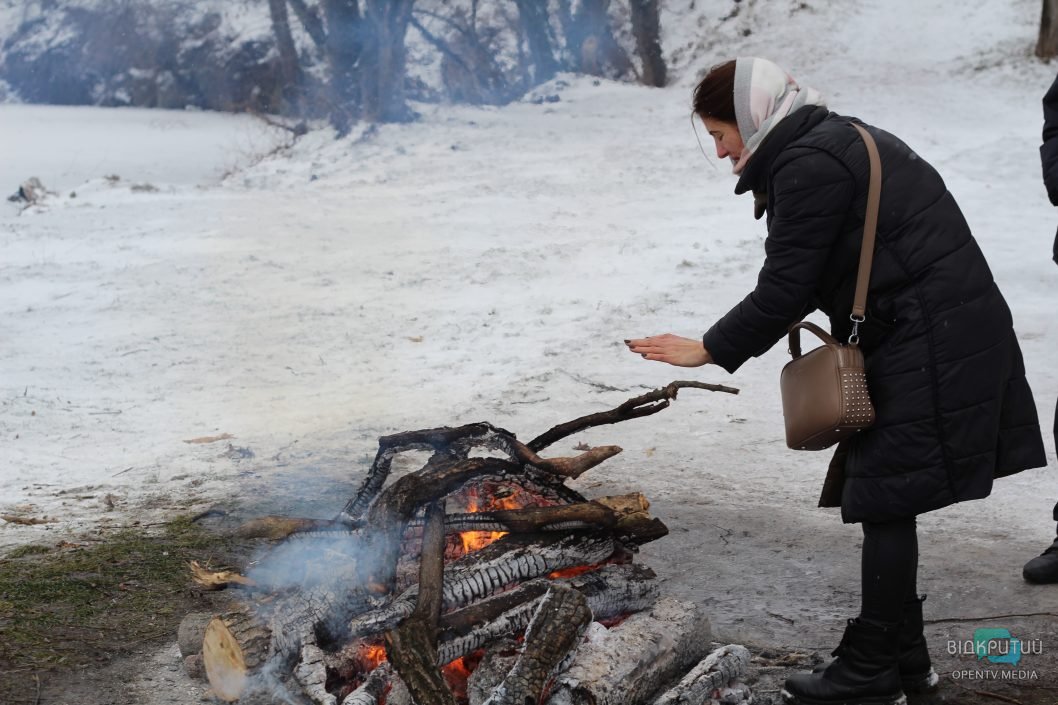 Как в Днепре на краснокаменском карьере купались на Крещение (Фоторепортаж) - рис. 18