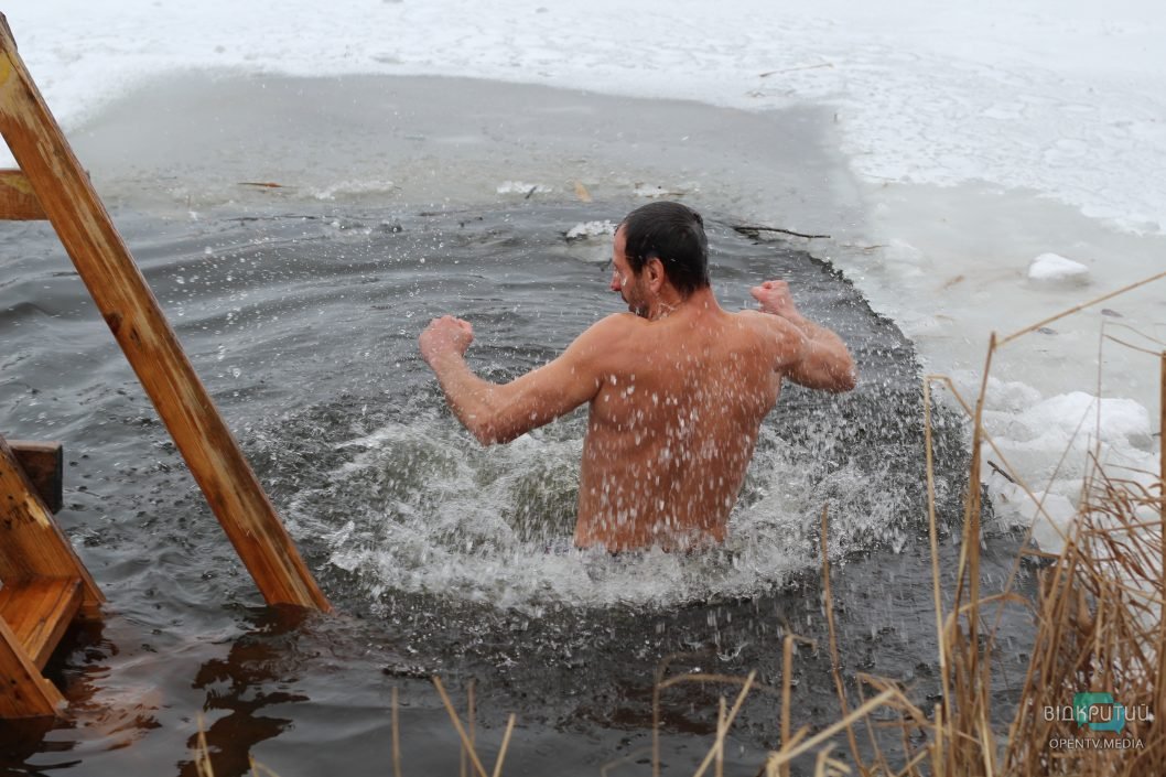 Как в Днепре на краснокаменском карьере купались на Крещение (Фоторепортаж) - рис. 10