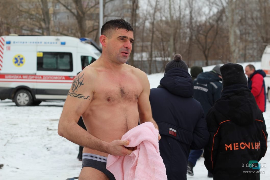 Как в Днепре на краснокаменском карьере купались на Крещение (Фоторепортаж) - рис. 4