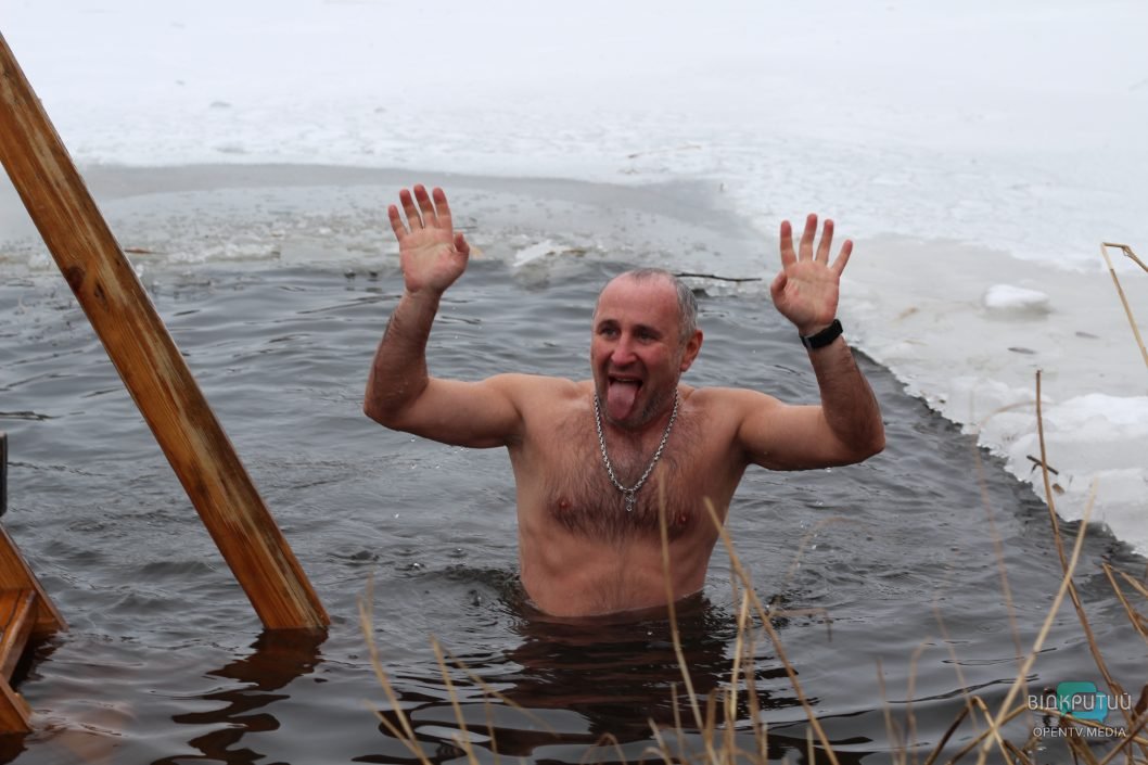 Как в Днепре на краснокаменском карьере купались на Крещение (Фоторепортаж) - рис. 7