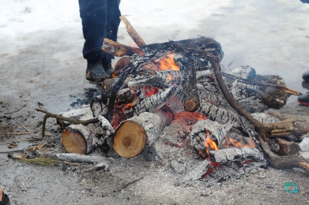 Как в Днепре на краснокаменском карьере купались на Крещение (Фоторепортаж) - рис. 17