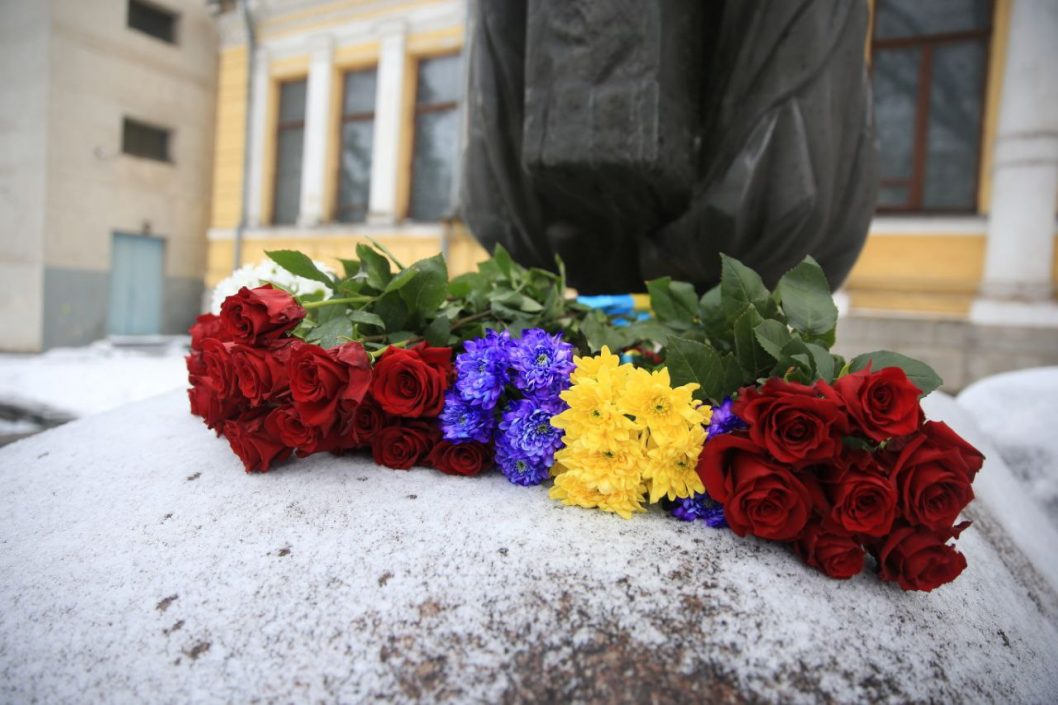 В Днепре на Центральном вокзале почтили память Героев Крут - рис. 2