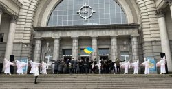 В Днепре на Центральном вокзале почтили память Героев Крут - рис. 15