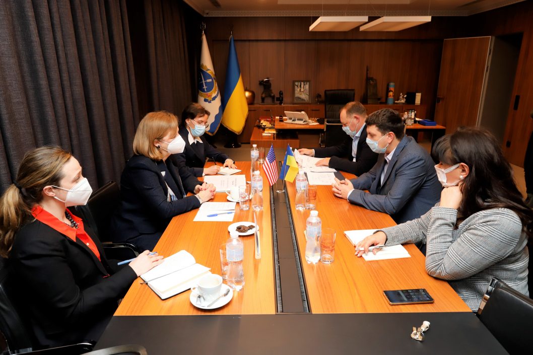 В Днепре секретарь горсовета встретился с Временно поверенной в делах США в Украине - рис. 3