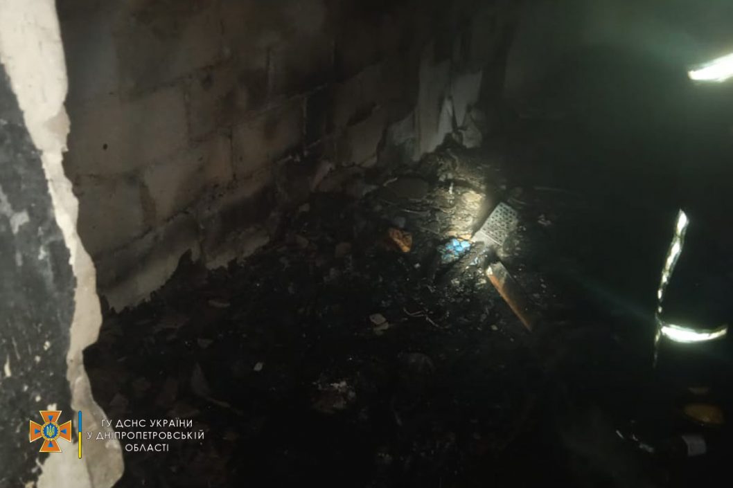 В Павлограде во время пожара спасли 19 жителей семейного общежития - рис. 2