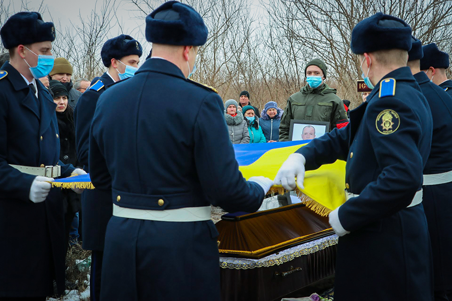 В Херсонской области похоронили погибших в Днепре на ЮМЗ нацгвардейцев (Фото) - рис. 2