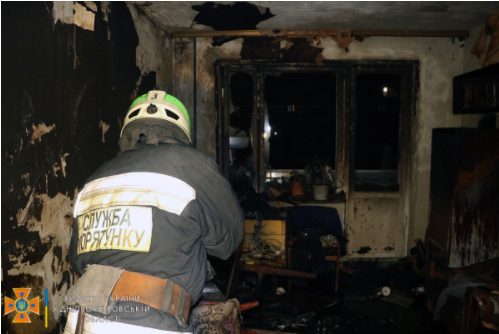 Пожар в многоэтажке Днепра: пострадавшего госпитализировали в больницу - рис. 4