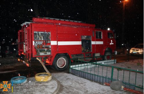Пожар в многоэтажке Днепра: пострадавшего госпитализировали в больницу - рис. 2