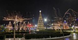 Новогодняя сказка: как вечером выглядят праздничные парки Днепра (Видео) - рис. 7