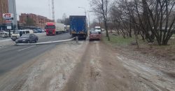 В Днепре на дорогу упал столб: движение транспорта затруднено - рис. 17