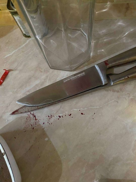 Метал ножи в дверь: в Днепре при странных обстоятельствах скончался мужчина - рис. 2