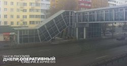 В Днепре на Слобожанском проспекте разбили стекло пешеходного моста - рис. 3