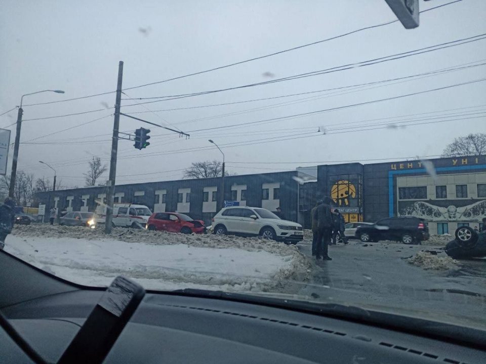Масштабное ДТП на Запорожском шоссе в Днепре: пострадавших вырезали из авто - рис. 4