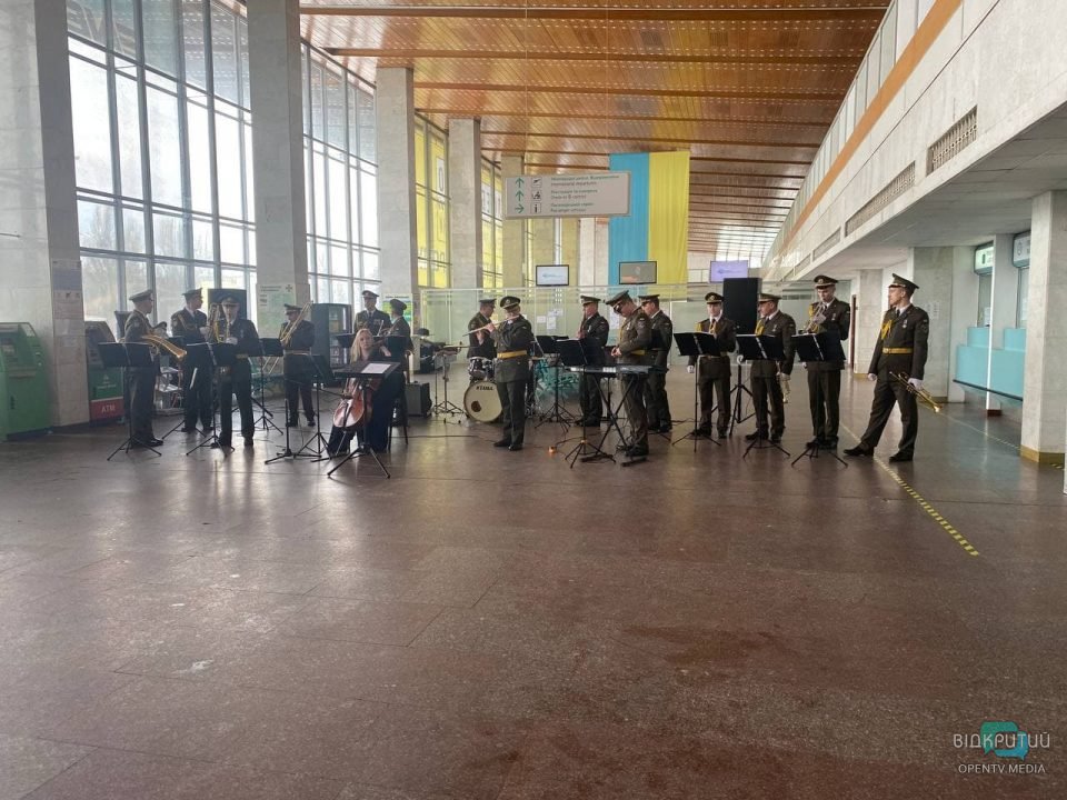 В Днепре почтили память погибших во время защиты Донецкого аэропорта воинов - рис. 5
