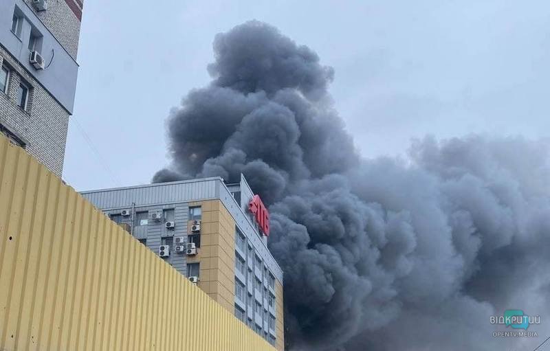 В пресс-службе «АТБ» прокомментировали пожар в здании главного офиса в Днепре - рис. 1