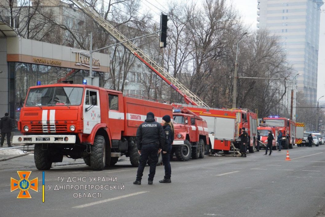 Пожар в днепровском офисе «АТБ» удалось локализовать: подробности от спасателей (Фото) - рис. 2