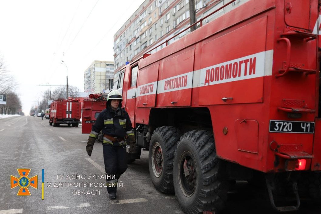 Пожар в днепровском офисе «АТБ» удалось локализовать: подробности от спасателей (Фото) - рис. 3