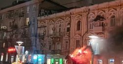 В центре Днепра загорелись новогодние декорации - рис. 1