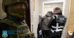 В Днепропетровской области полицейский вымогал деньги у сайта интернет-знакомств - рис. 21