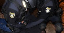 В Киеве задержали полицейских из Днепра, которые вымогали тысячи долларов (Фото) - рис. 9