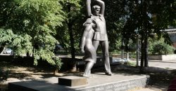 В Днепре разбили памятник подпольщикам, которые боролись с нацистами (Фото) - рис. 9