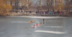В Днепре на ж/м Победа рыбак и полицейские провалились под лёд: есть погибшие - рис. 7