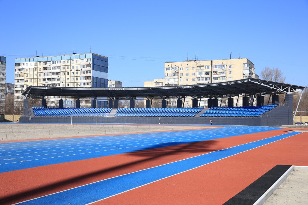 В Днепре продолжается реконструкция легкоатлетического стадиона по улице Универсальной - рис. 1