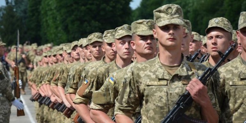 Официально: в Украине планируют отменить обязательный призыв в армию - рис. 1
