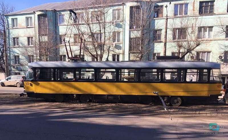 Движение парализовано: в Днепре на Воздухофлотской трамвай №15 сошел с рельсов - рис. 3