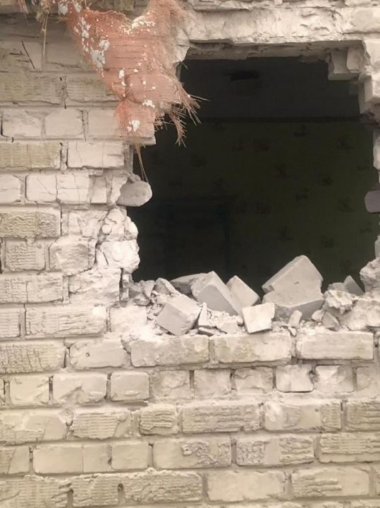 Боевики обстреляли украинские населенные пункты на границе с ОРДЛО: есть пострадавшие - рис. 1