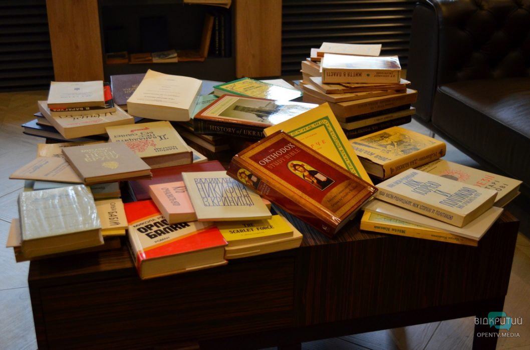 В Днепре фонд библиотеки украинской диаспоры пополнился 3000 уникальных книг (Фото) - рис. 13