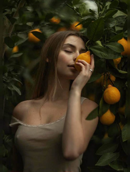 В Днепре мастер создал фотосессию в стиле ню «Девушка с апельсинами» - рис. 3