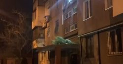 В Днепре жильцы многоэтажки выбросили новогоднюю ёлку из окна (Видео) - рис. 9