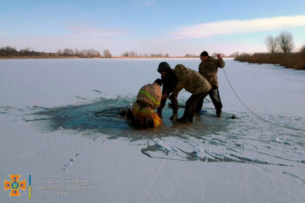 В Днепропетровской области мужчина нырнул в прорубь и утонул - рис. 4