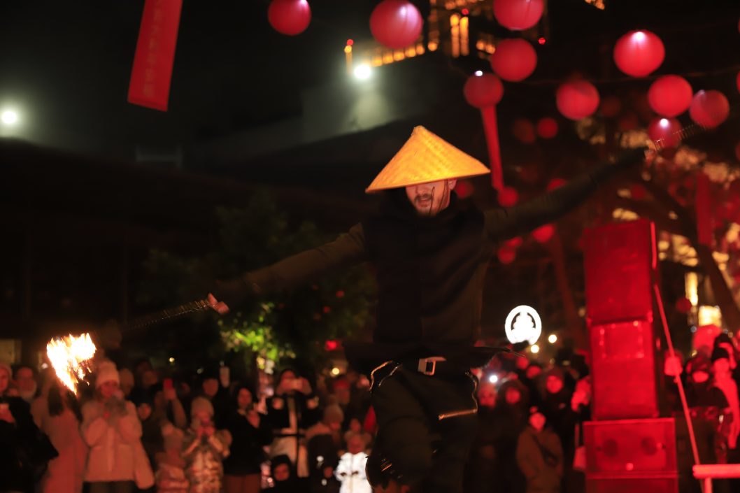 Театрализованные выступления и танец Золотого дракона: как в Днепре отметили Китайский Новый год (Фото) - рис. 2