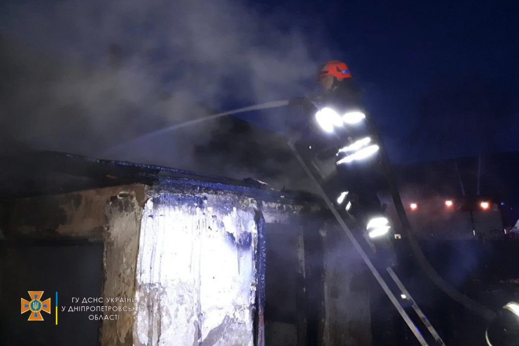 В Кривом Роге сгорел частный дом: погибли две женщины - рис. 1