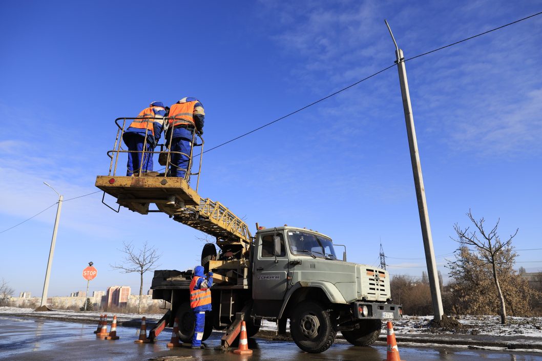 В Днепре по просьбе жителей монтируют новые сети наружного освещения - рис. 3