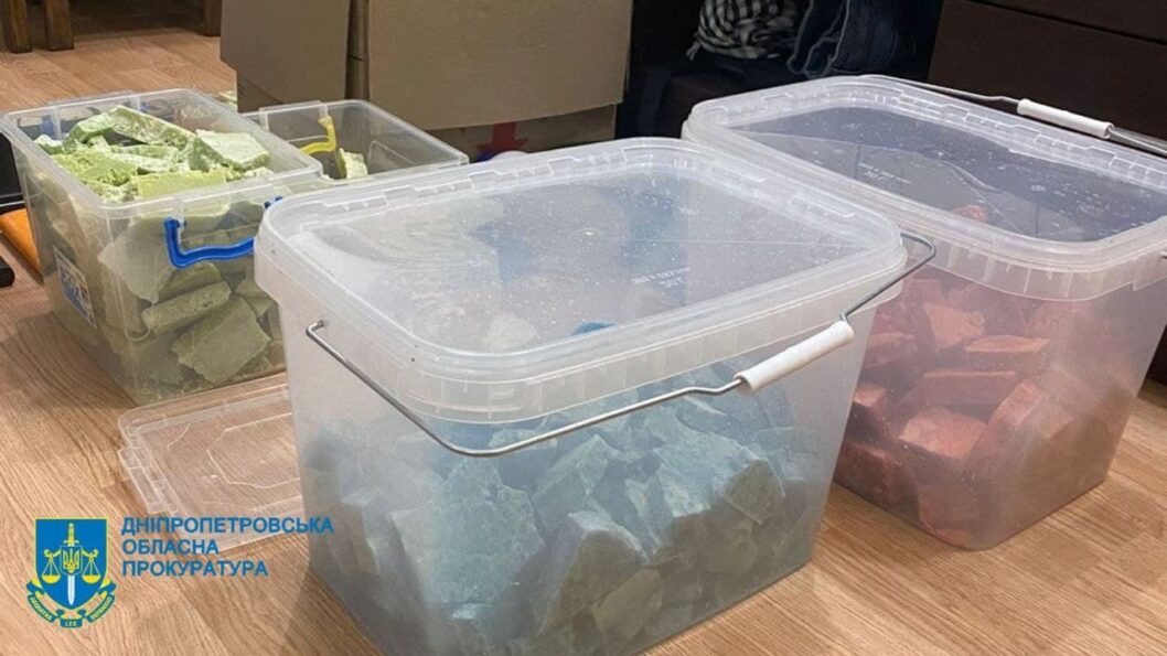 Зарабатывали до миллиона в месяц: на Днепропетровщине ликвидировали нарколабораторию - рис. 1