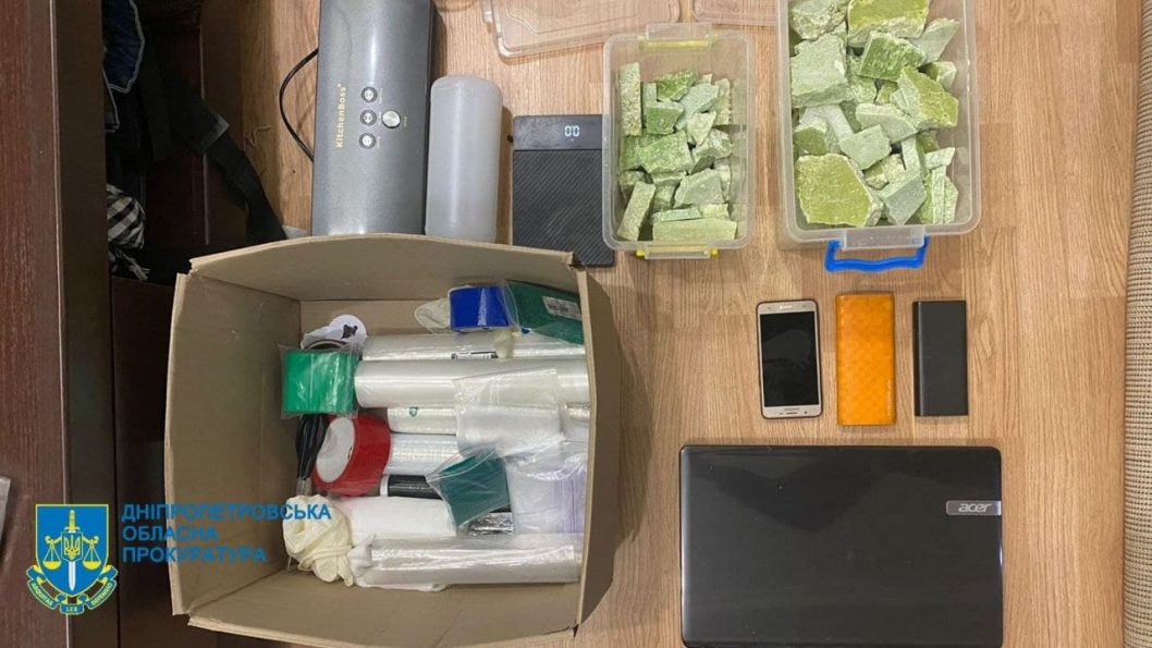 Зарабатывали до миллиона в месяц: на Днепропетровщине ликвидировали нарколабораторию - рис. 5