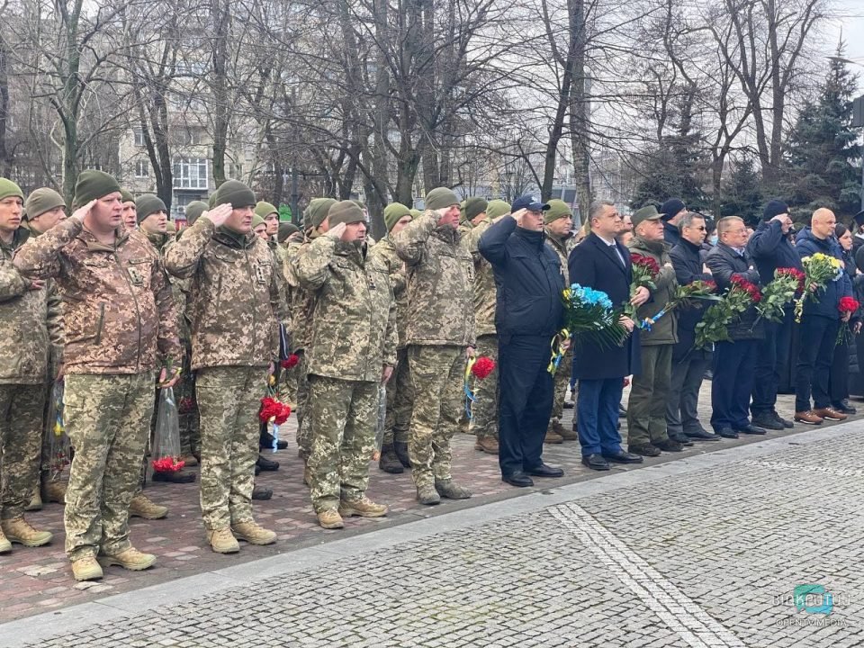 В Днепре отдали дань памяти украинским воинам, погибшим под Дебальцево (Фото) - рис. 4