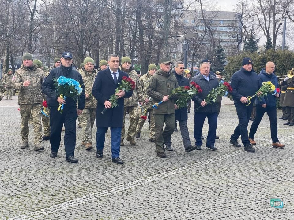 В Днепре отдали дань памяти украинским воинам, погибшим под Дебальцево (Фото) - рис. 6