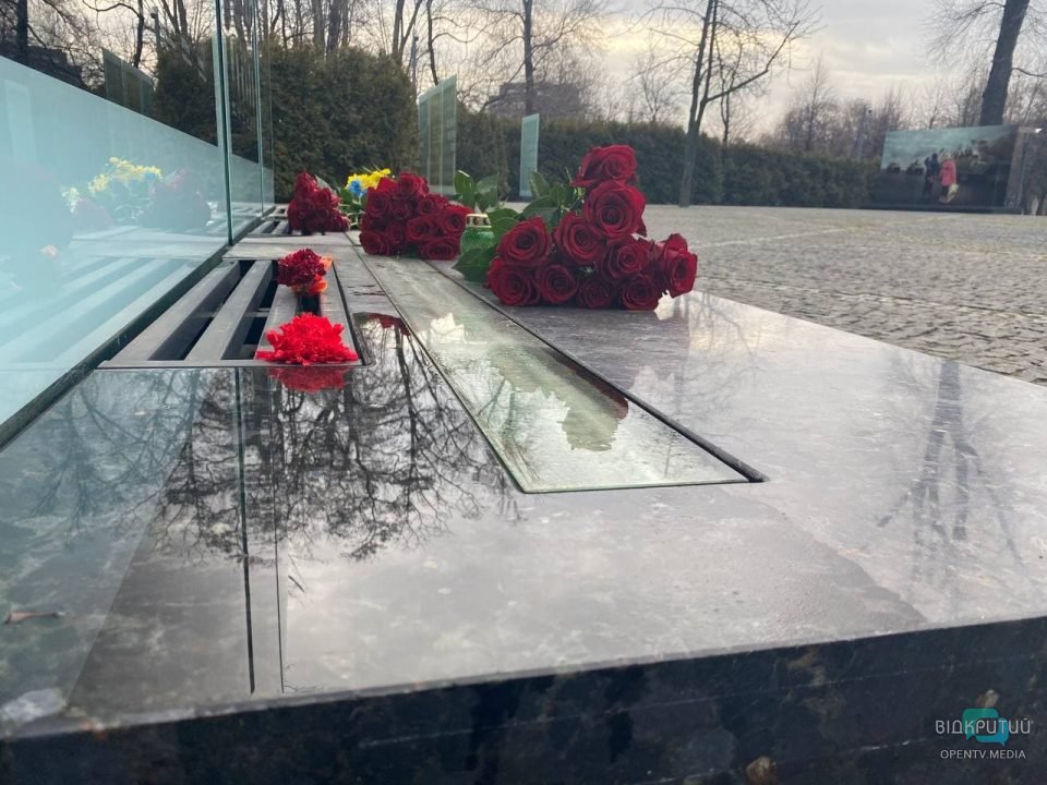 В Днепре отдали дань памяти украинским воинам, погибшим под Дебальцево - рис. 9