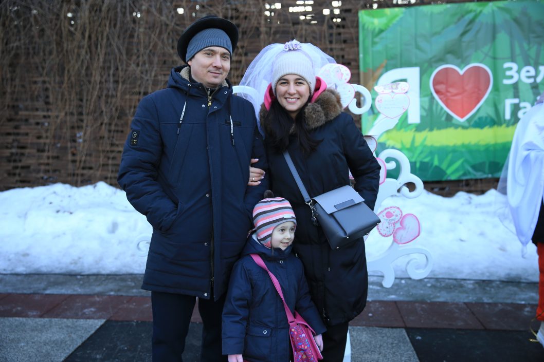 Поцелуи и секреты долгой любви: в Днепре отметили День святого Валентина (Фото) - рис. 12