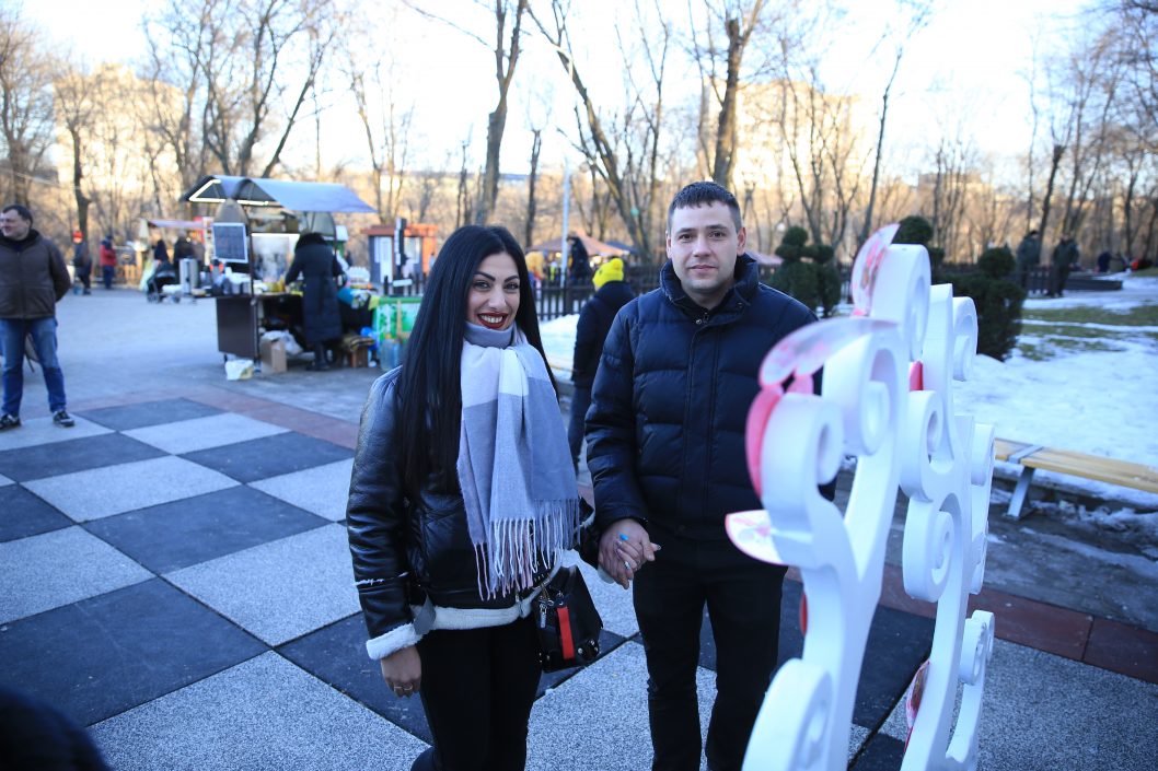 Поцелуи и секреты долгой любви: в Днепре отметили День святого Валентина (Фото) - рис. 7