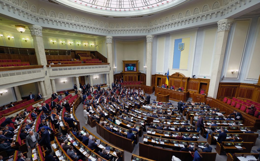 В Верховную Раду внесли законопроект о введении военного положения на Донбассе - рис. 1