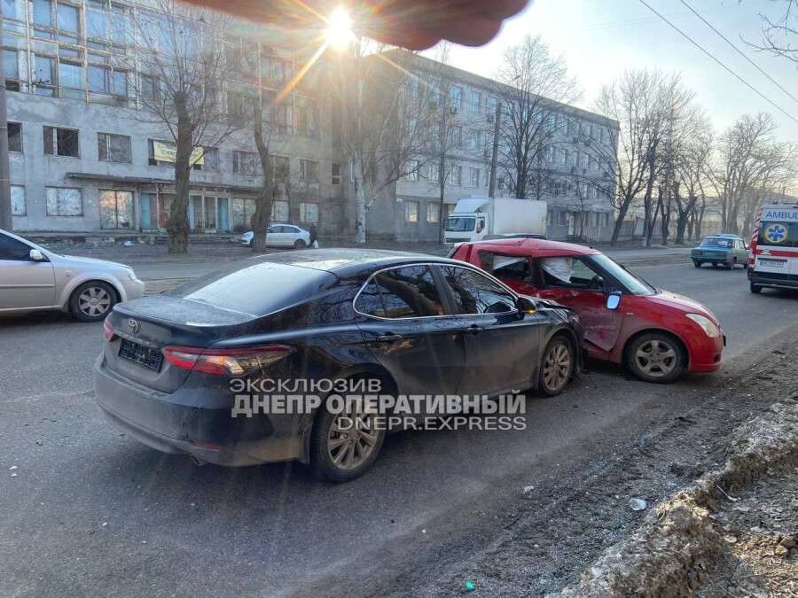 В Днепре на проспекте Хмельницкого произошла авария: пострадали дети - рис. 1