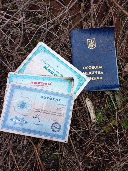 В Днепре нашли брошенную возле гаражей пачку документов (Фото) - рис. 1