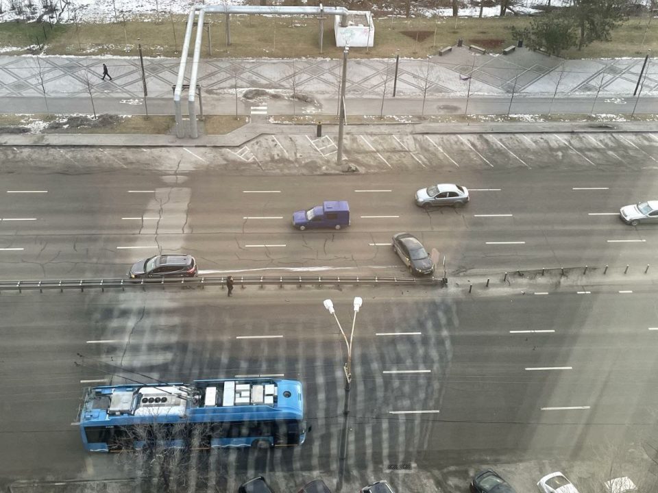 В Днепре на Набережной Победы произошла авария: движение затруднено - рис. 1