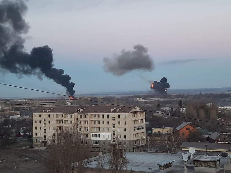 Дым и взрывы в Днепре: в Украине ввели военное положение (Видео) - рис. 3